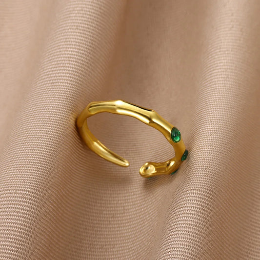 Minimal gold ring